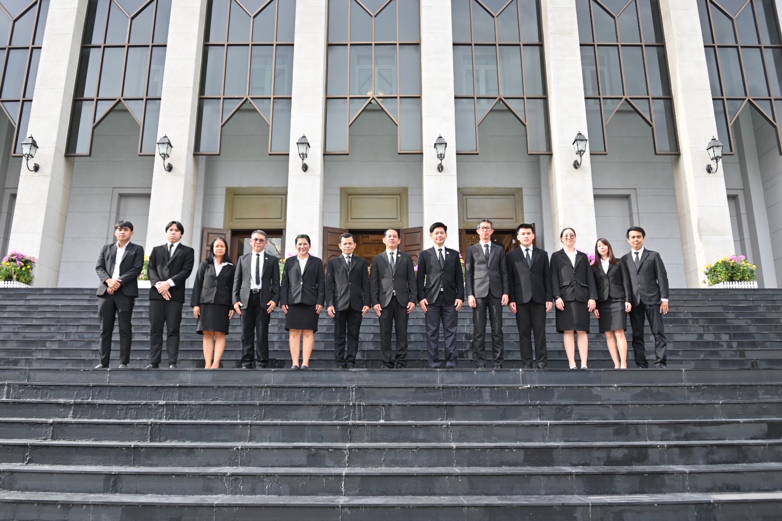﻿กรมบังคับคดีร่วมวางพวงมาลาถวายสักการะเนื่องใน 